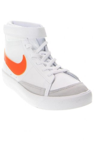 Детски обувки Nike, Размер 35, Цвят Бял, Цена 137,00 лв.