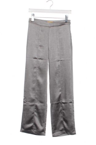 Детски панталон Gina Tricot, Размер 10-11y/ 146-152 см, Цвят Сребрист, Цена 10,58 лв.