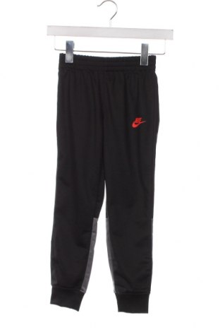 Детско спортно долнище Nike, Размер 5-6y/ 116-122 см, Цвят Черен, Цена 45,00 лв.