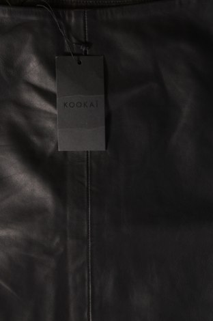 Кожена пола Kookai, Размер M, Цвят Черен, Цена 126,99 лв.
