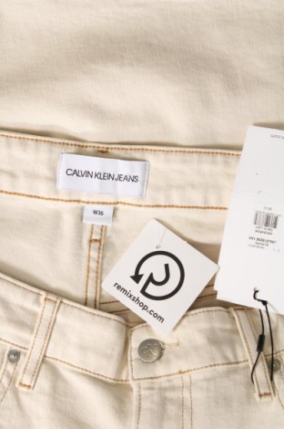 Męskie szorty Calvin Klein Jeans, Rozmiar XL, Kolor Beżowy, Cena 244,69 zł