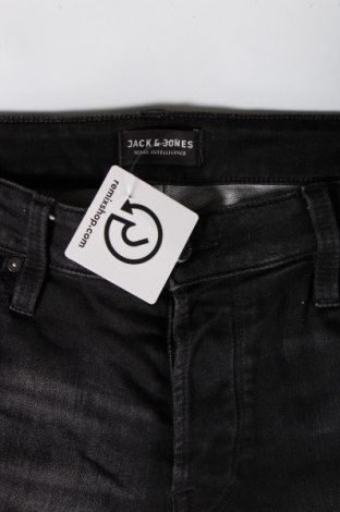 Ανδρικό κοντό παντελόνι Jack & Jones, Μέγεθος L, Χρώμα Γκρί, Τιμή 16,70 €
