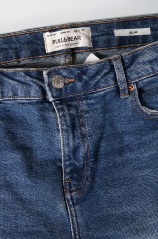 Ανδρικό κοντό παντελόνι Pull&Bear, Μέγεθος M, Χρώμα Μπλέ, Τιμή 12,83 €