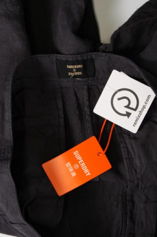 Ανδρικό κοντό παντελόνι Superdry, Μέγεθος M, Χρώμα Γκρί, Τιμή 22,62 €