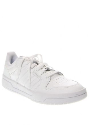 Мъжки обувки Adidas, Размер 46, Цвят Бял, Цена 121,80 лв.