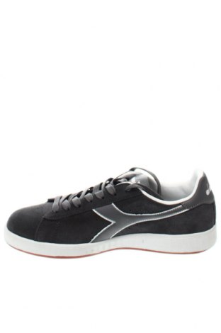 Мъжки обувки Diadora, Размер 41, Цвят Сив, Цена 109,62 лв.