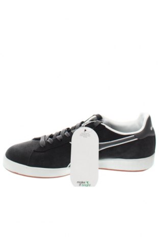 Мъжки обувки Diadora, Размер 43, Цвят Сив, Цена 109,62 лв.