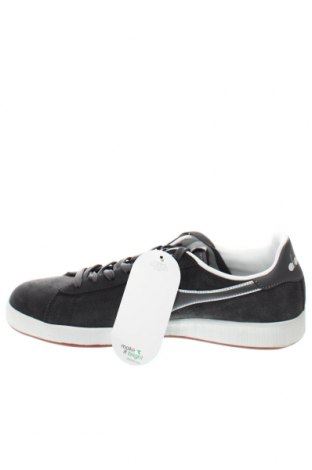 Мъжки обувки Diadora, Размер 45, Цвят Сив, Цена 109,62 лв.