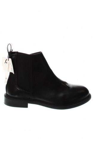 Мъжки обувки Zara, Размер 45, Цвят Черен, Цена 52,08 лв.