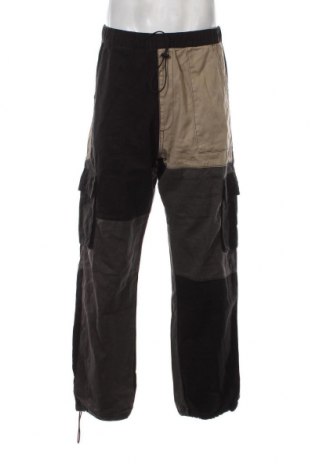 Мъжки панталон Bershka, Размер L, Цвят Многоцветен, Цена 29,00 лв.