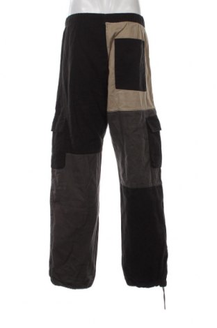 Мъжки панталон Bershka, Размер L, Цвят Многоцветен, Цена 29,00 лв.