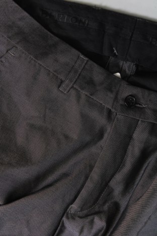 Pantaloni de bărbați Bertoni, Mărime S, Culoare Gri, Preț 30,59 Lei