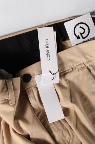 Męskie spodnie Calvin Klein, Rozmiar S, Kolor Beżowy, Cena 128,37 zł