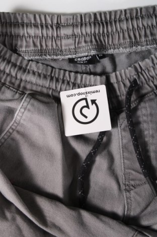 Мъжки панталон Cropp, Размер S, Цвят Сив, Цена 41,00 лв.