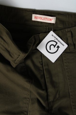 Pantaloni de bărbați Revolution, Mărime M, Culoare Verde, Preț 122,37 Lei