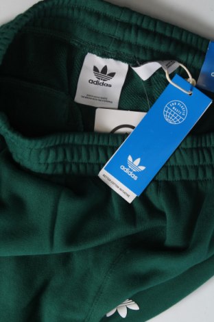 Мъжко спортно долнище Adidas Originals, Размер S, Цвят Зелен, Цена 75,33 лв.