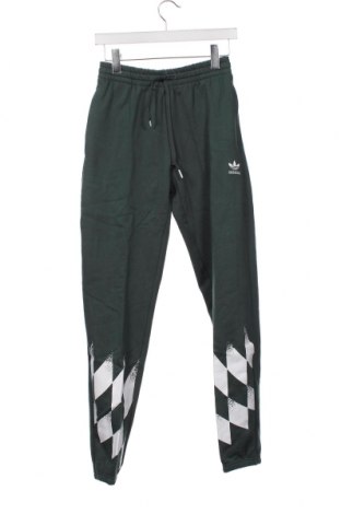 Pantaloni trening de bărbați Adidas Originals, Mărime XS, Culoare Verde, Preț 305,92 Lei