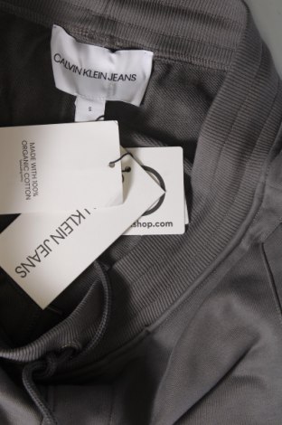 Мъжко спортно долнище Calvin Klein Jeans, Размер S, Цвят Сив, Цена 79,05 лв.