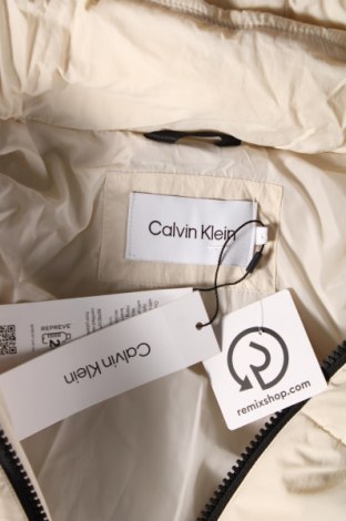 Мъжко яке Calvin Klein, Размер L, Цвят Екрю, Цена 422,47 лв.