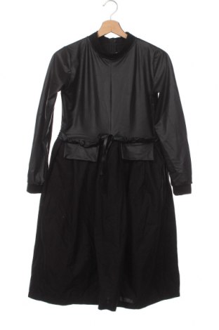 Šaty , Velikost M, Barva Černá, Cena  114,00 Kč