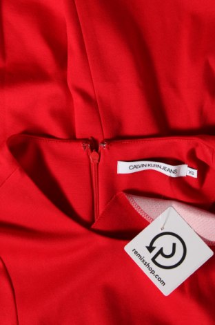 Рокля Calvin Klein Jeans, Размер XS, Цвят Червен, Цена 40,80 лв.
