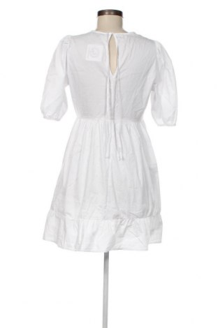 Φόρεμα New Look, Μέγεθος M, Χρώμα Λευκό, Τιμή 15,00 €