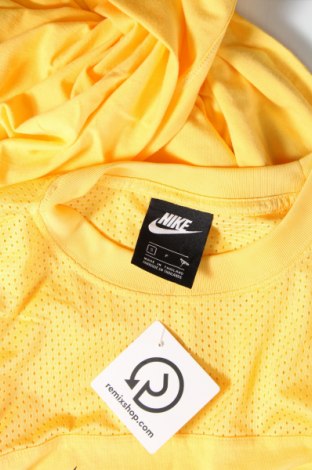 Рокля Nike, Размер S, Цвят Жълт, Цена 48,03 лв.