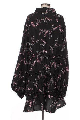 Kleid Pretty Little Thing, Größe 4XL, Farbe Schwarz, Preis 14,83 €