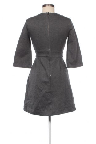 Kleid United Colors Of Benetton, Größe M, Farbe Grau, Preis 12,36 €