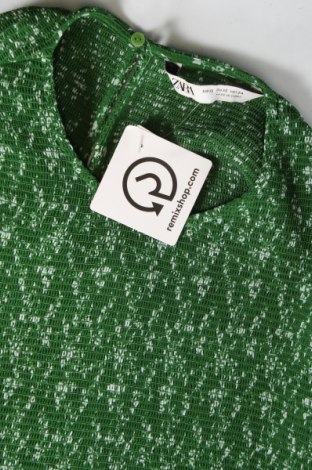 Рокля Zara, Размер XS, Цвят Зелен, Цена 33,24 лв.