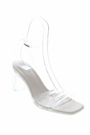 Sandalen Bershka, Größe 39, Farbe Weiß, Preis 31,96 €