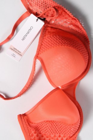 Сутиен Calvin Klein, Размер M, Цвят Оранжев, Цена 83,66 лв.
