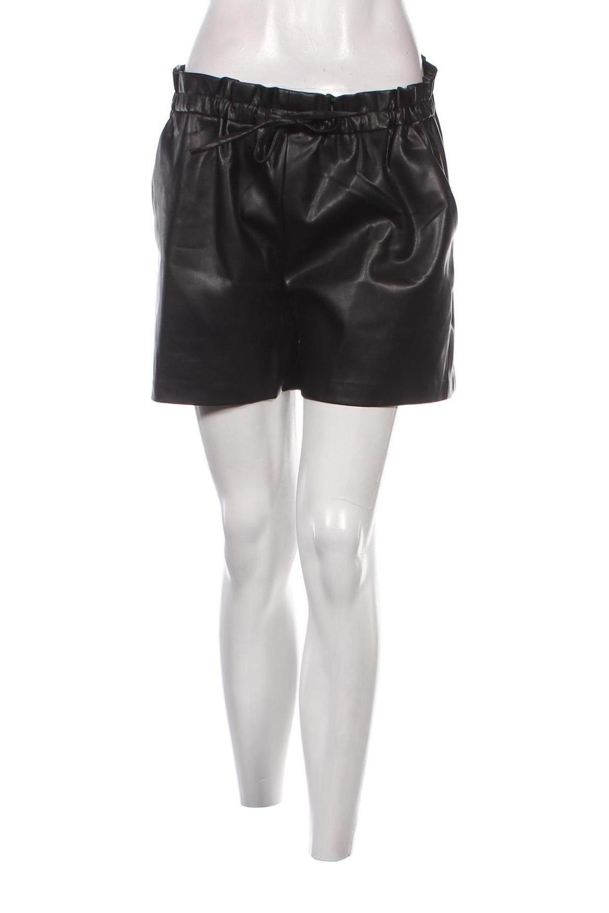Γυναικείο κοντό παντελόνι Molly Bracken, Μέγεθος L, Χρώμα Μαύρο, Τιμή 6,75 €