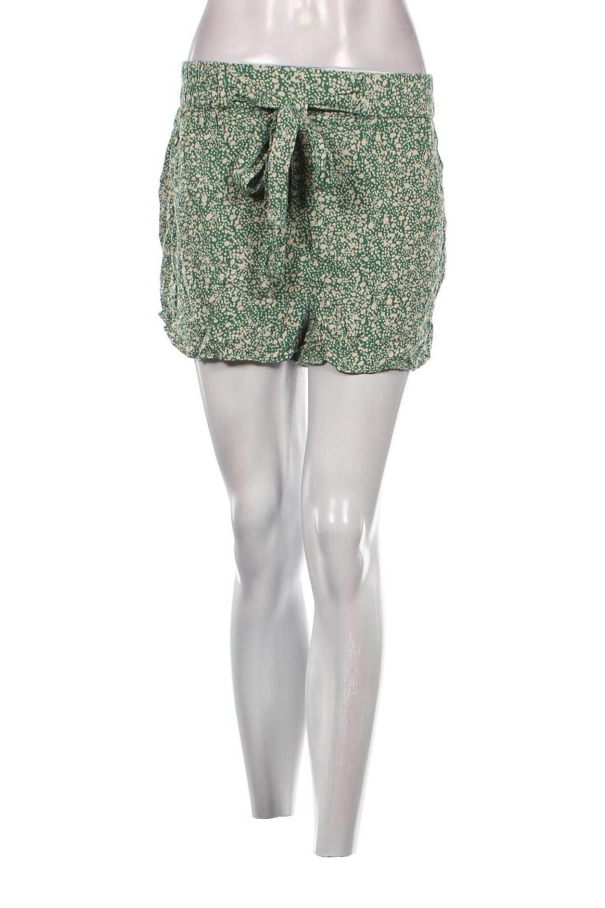 Γυναικείο κοντό παντελόνι Pieces, Μέγεθος S, Χρώμα Πράσινο, Τιμή 12,37 €