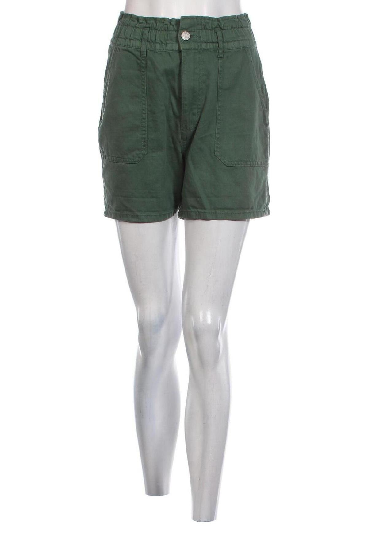 Γυναικείο κοντό παντελόνι Pull&Bear, Μέγεθος M, Χρώμα Πράσινο, Τιμή 15,98 €