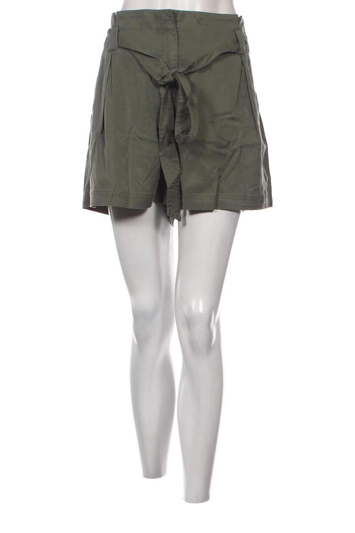 Pantaloni scurți de femei Superdry, Mărime XL, Culoare Verde, Preț 136,78 Lei