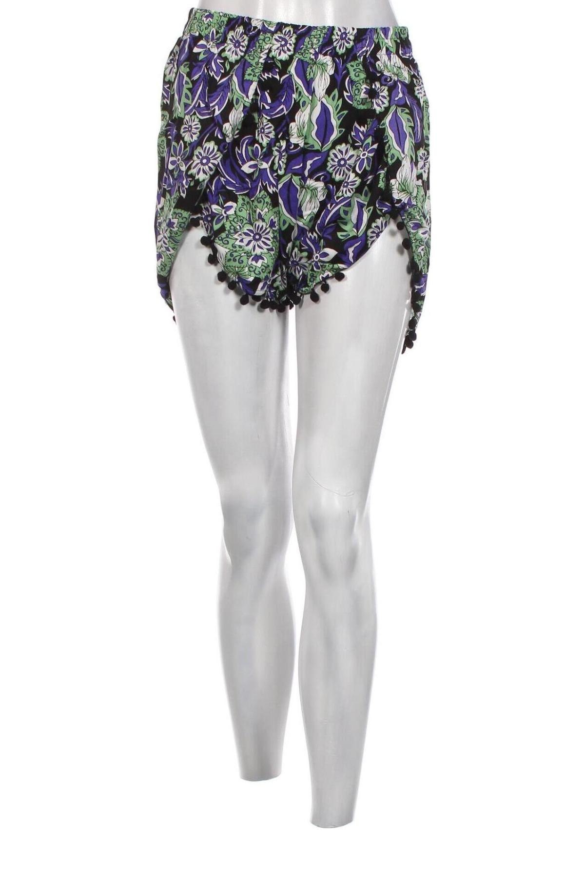 Γυναικείο κοντό παντελόνι Trendyol, Μέγεθος M, Χρώμα Πολύχρωμο, Τιμή 7,54 €