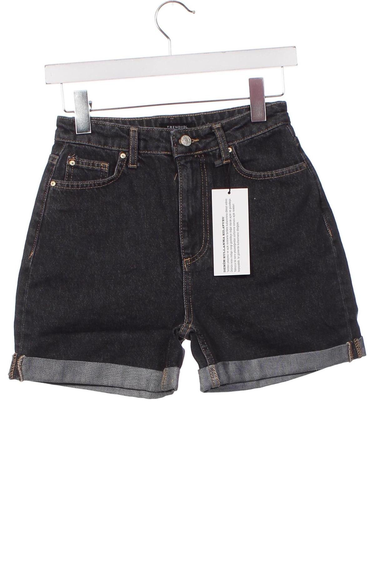 Pantaloni scurți de femei Trendyol, Mărime XS, Culoare Gri, Preț 253,29 Lei