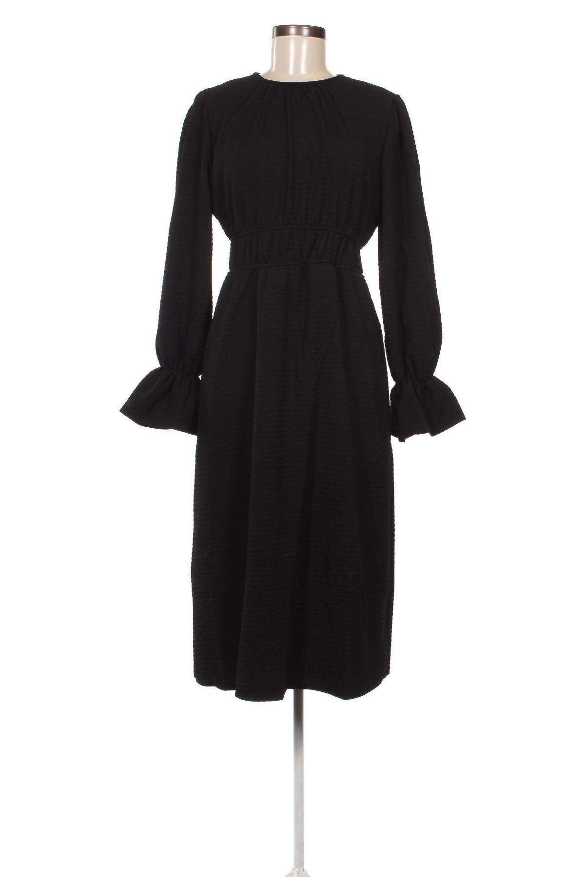 Šaty  Trendyol, Velikost M, Barva Černá, Cena  235,00 Kč