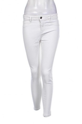 Damen Jeans Beloved, Größe S, Farbe Weiß, Preis € 8,99