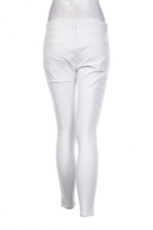 Damen Jeans Beloved, Größe S, Farbe Weiß, Preis € 8,99