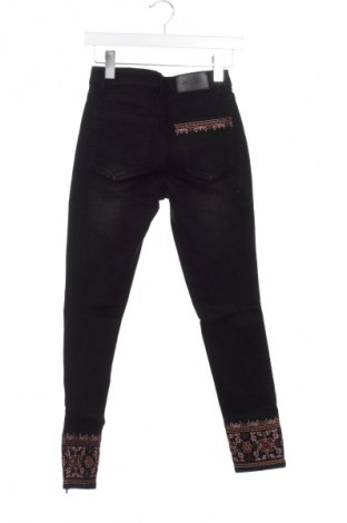 Дамски дънки Desigual, Размер XS, Цвят Черен, Цена 172,09 лв.