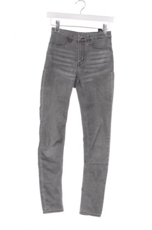 Γυναικείο Τζίν H&M Divided, Μέγεθος XS, Χρώμα Γκρί, Τιμή 6,99 €