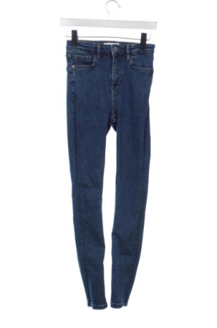 Damskie jeansy Mango, Rozmiar XS, Kolor Niebieski, Cena 78,16 zł