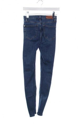Damskie jeansy Mango, Rozmiar XS, Kolor Niebieski, Cena 78,16 zł