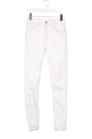 Damen Jeans Mango, Größe M, Farbe Weiß, Preis 9,99 €