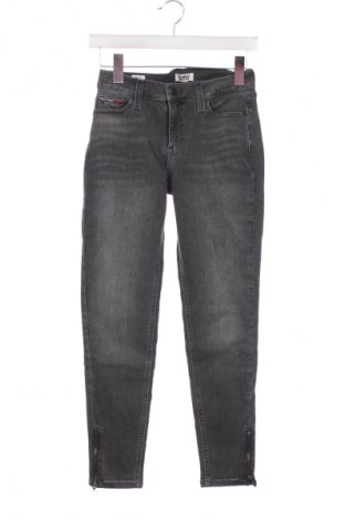 Дамски дънки Tommy Jeans, Размер XS, Цвят Сив, Цена 25,37 лв.