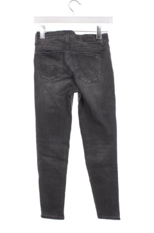 Дамски дънки Tommy Jeans, Размер XS, Цвят Сив, Цена 25,37 лв.