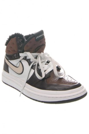 Férfi cipők
 Air Jordan Nike, Méret 40, Szín Sokszínű, Ár 17 479 Ft