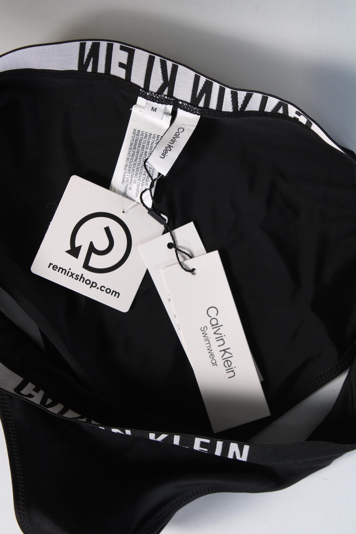 Costum de baie de damă Calvin Klein la preț avantajos pe Remix